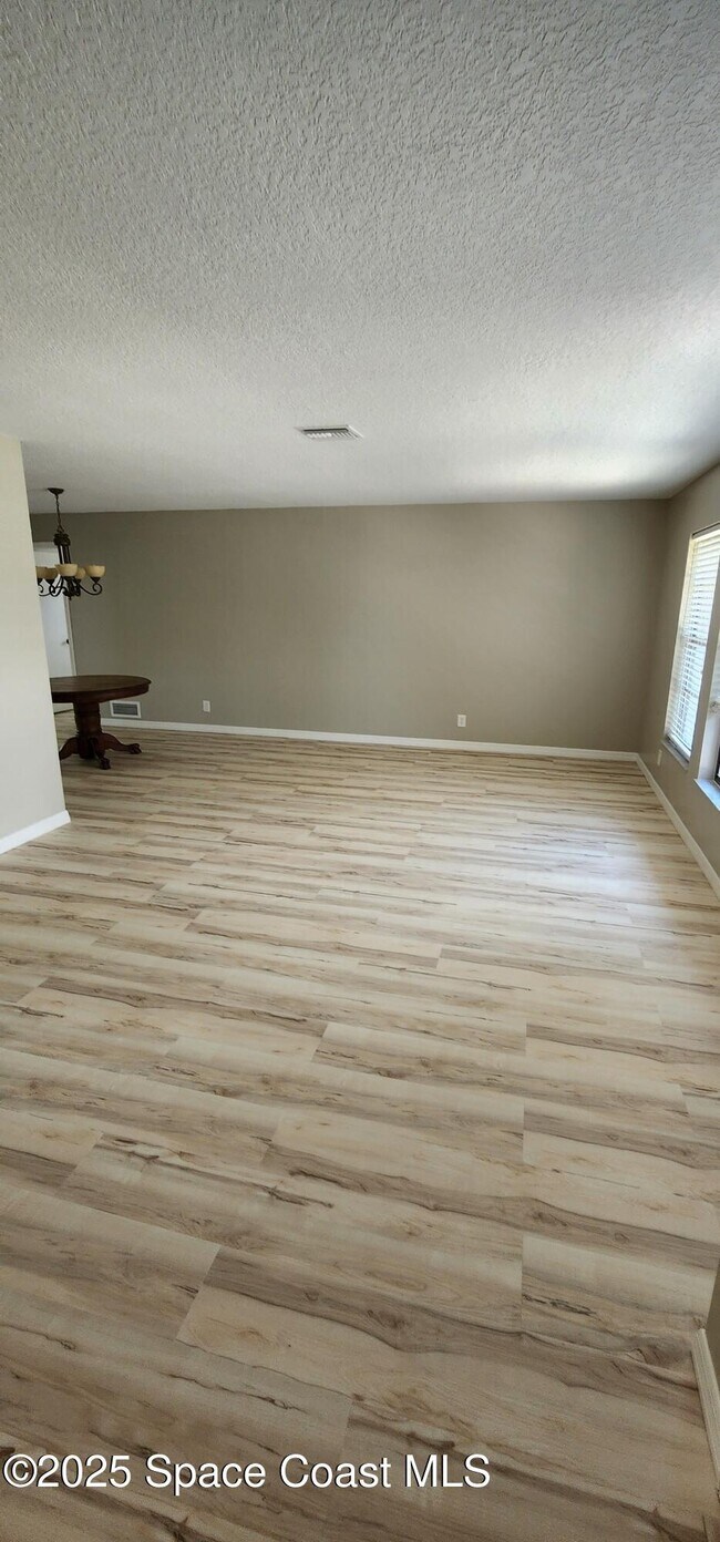 Foto del edificio - 1003 Cedar Brook Ct