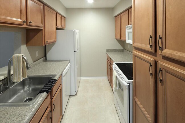 Building Photo - 5711 Sugar Hill Dr