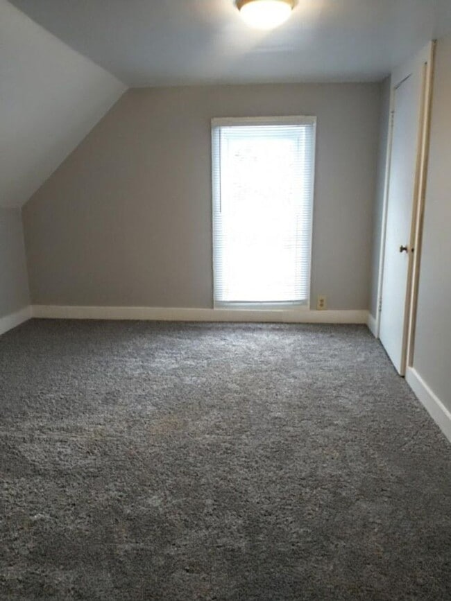 Building Photo - 4 bedroom house