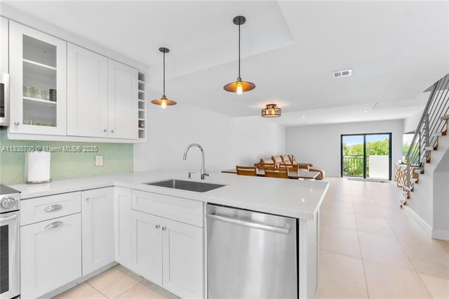 Foto principal - 6901 Edgewater Dr