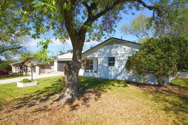 Building Photo - 323 Stockton Dr