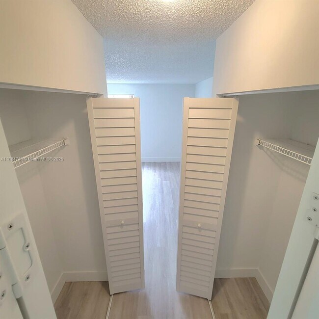 Foto del edificio - 6292 NW 186th St