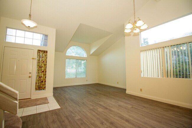 Building Photo - Nice home, quiet neighborhood