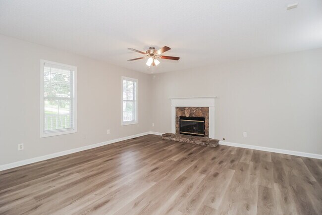 Foto del edificio - 435 Ivy Crest Dr