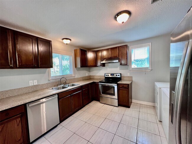 Building Photo - 4114 Beggs St