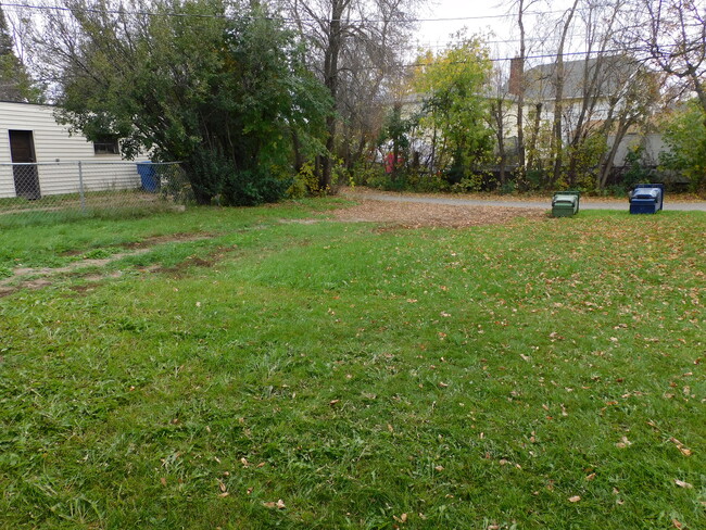 alley/rear parking - 1213 E 13th St