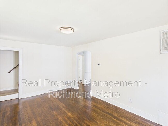 Foto del edificio - 3905 Larchmont Ln