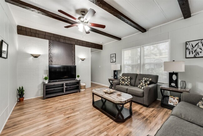 Building Photo - 1253 Lindale Terrace