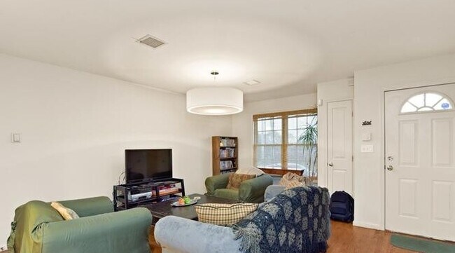 Foto del edificio - 216 Parker Hill Ave