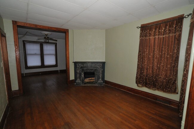 Building Photo - 615 5th Ave