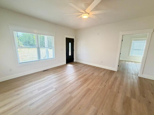 Building Photo - Magnolia Drive is Ready for YOU!