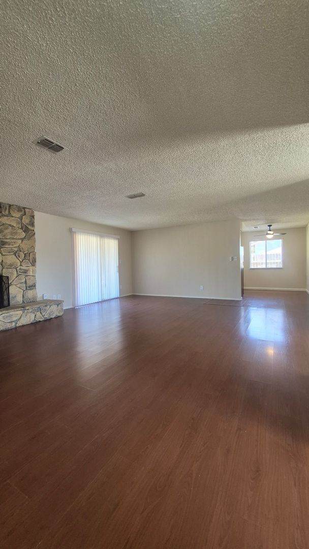 Foto del edificio - 7338 Hayward Dr