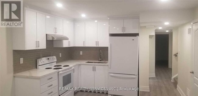 Building Photo - 16 Lady Evelyn Cres