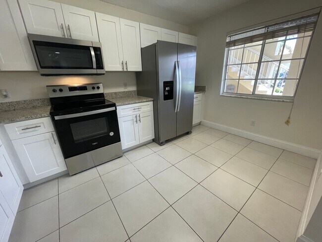 Foto del edificio - ANNUAL RENTAL - EMERALD LAKES 2 BED/2 BATH...