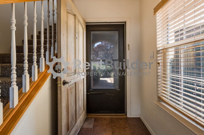 Building Photo - MARCH MOVE IN SPECIAL: $500 Off 1 Month's ...