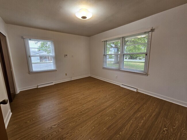 Building Photo - 137 Bolding St