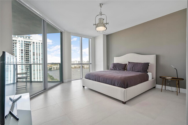 Building Photo - 17111 Biscayne Blvd