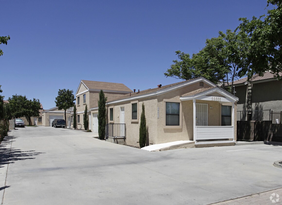 38655 12th St, Palmdale, CA 93550 Apartments in Palmdale, CA