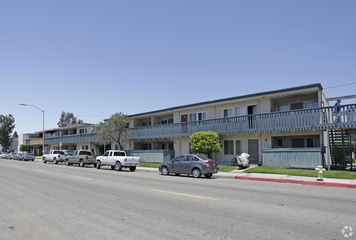 Primary Photo - Vineyard Apartments