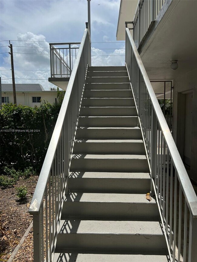 Building Photo - 8531 Harding Ave