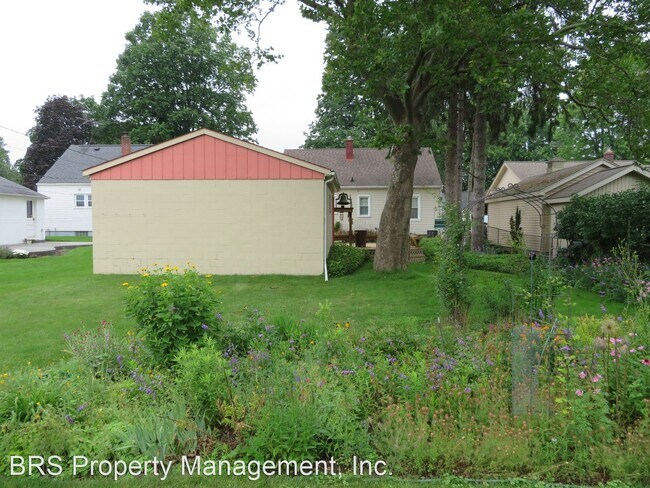 Building Photo - 3 br, 1 bath House - 163 Croswell St.