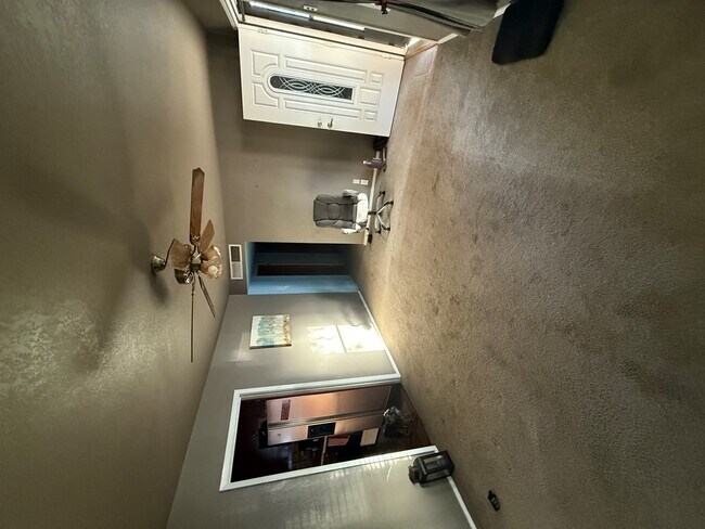 Foto del edificio - 401 N Ave C