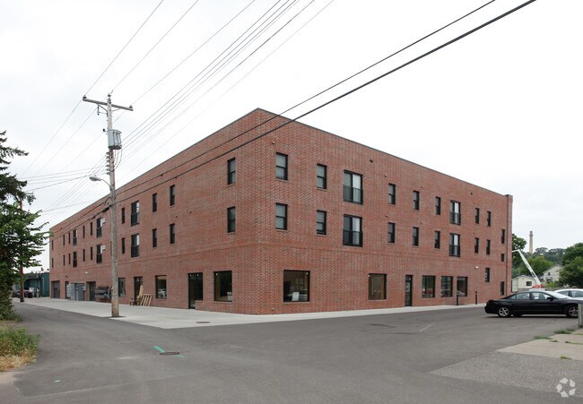 Building Photo - 526 Water St