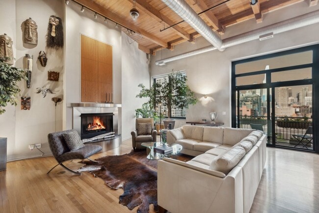 Building Photo - 525 W Superior St