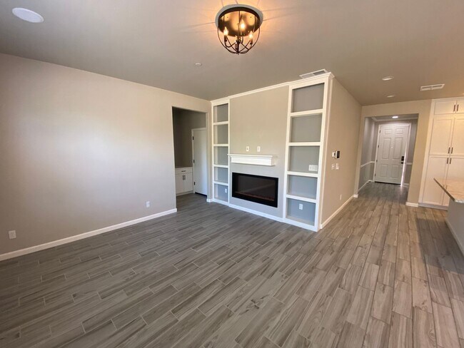 Building Photo - Stunning Clovis home available now!