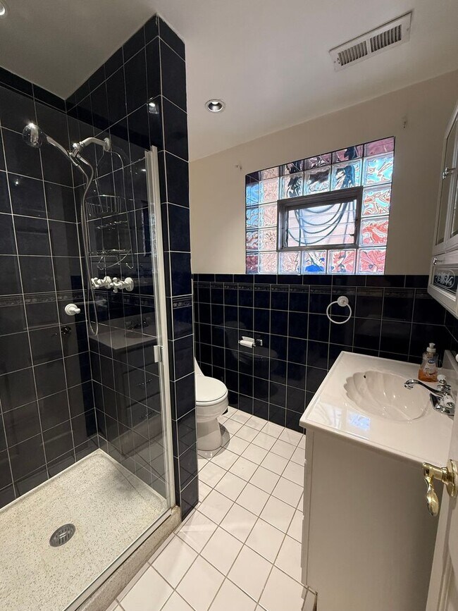 Foto del edificio - 3bed/2bath Home Fenced Yard Deck 2 Car Garage