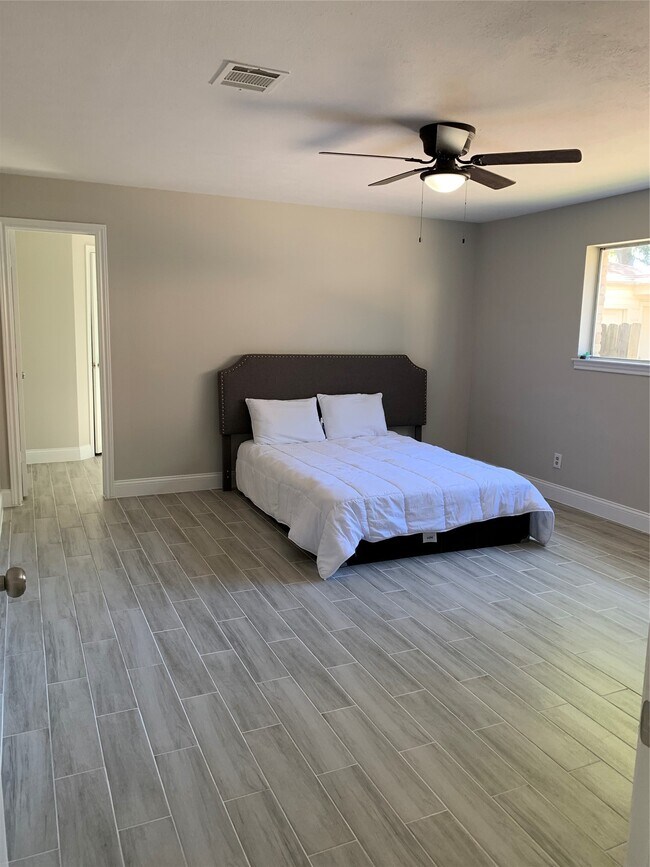 Building Photo - 15303 Paseo Del Rey Dr