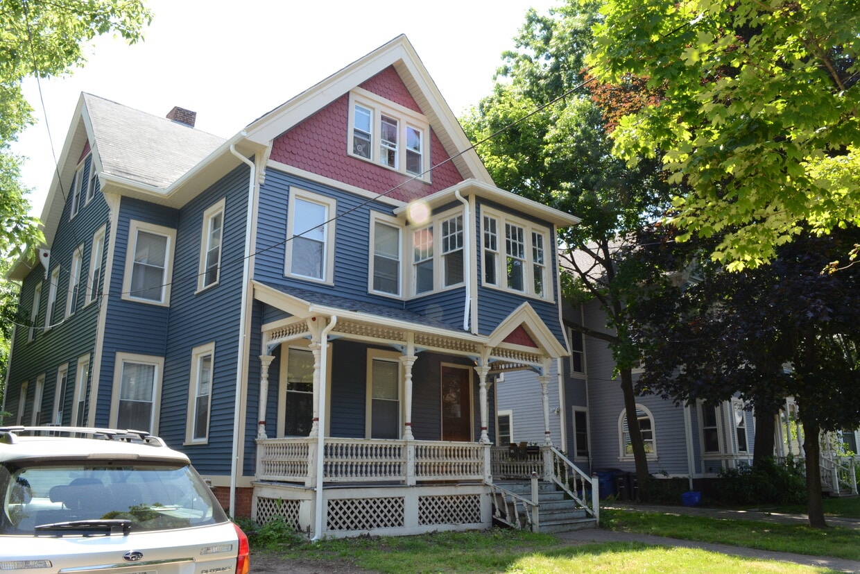 Primary Photo - 80 Cottage St
