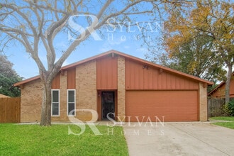 Building Photo - 2916 White Oak Ln