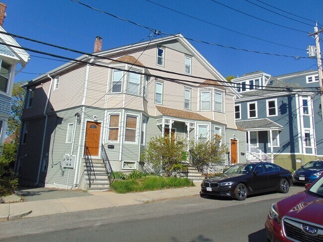 Building Photo - 105 Sheridan St