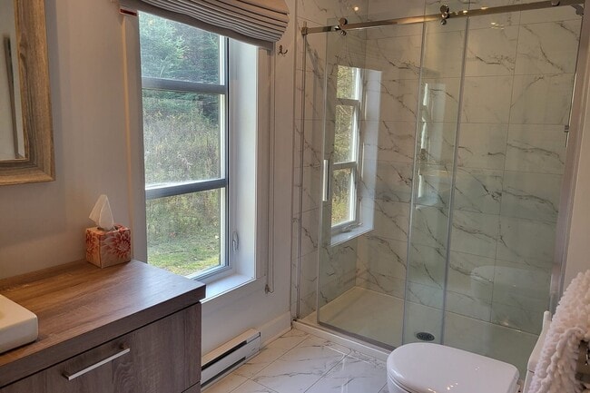 Building Photo - 305 All. Paisible