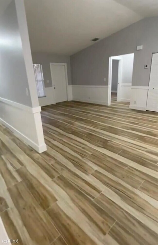Building Photo - 4 br, 3 bath House - 1401 NW 3rd Way