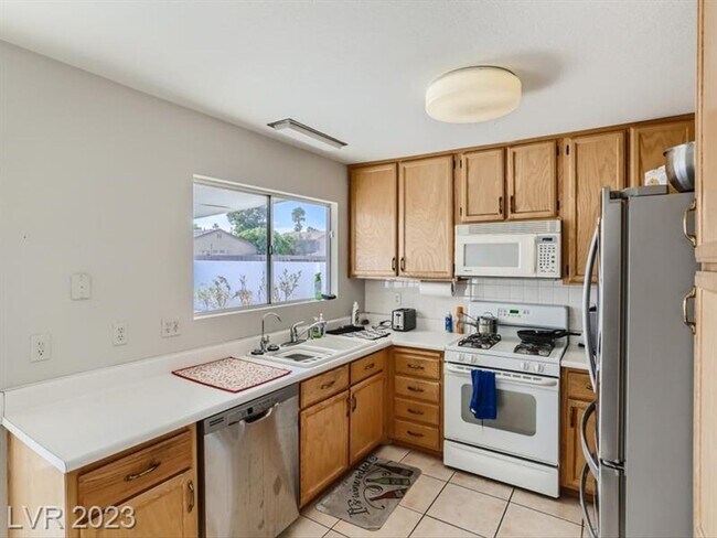 Foto del edificio - Gorgeous, spacious 1 story fully furnished...