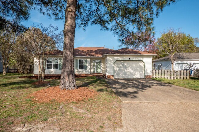 Building Photo - Beautiful Ranch in Pine Meadows | Water View