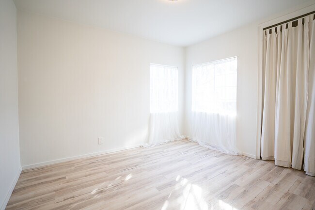 Foto del edificio - 819 N Hicks Ave