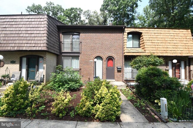 Foto del edificio - 8147 Inverness Ridge Rd