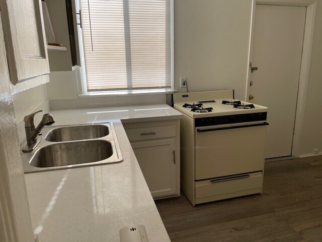 Foto del edificio - 532 N Rosemary Ln