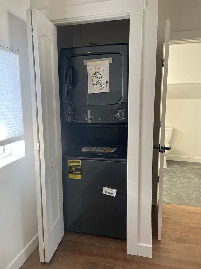 Foto del edificio - ADU blocks from Tennyson St! Available February 1st!