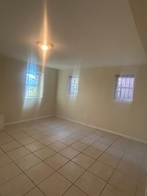 Sala de estar - 2827 Otis St NE