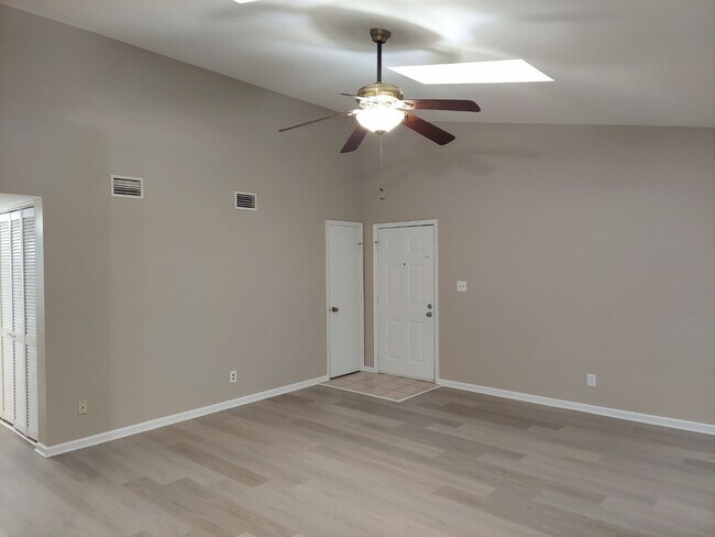 Foto del edificio - 2 Bed 2 Bath Condo