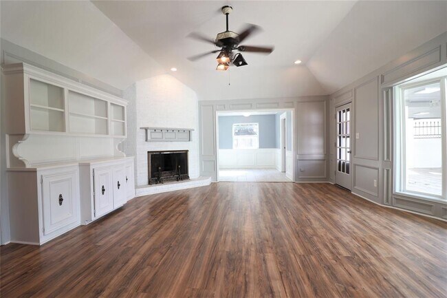 Foto del edificio - 2100 Meadow Ln
