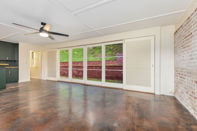 Rare Find: Tantalus Rustic Charm: Large: 1 Bdr/1 Bth:- Electric Included - Rare Find: Tantalus Rustic Charm: Large: 1 Bdr/1 Bth:- Electric Included House