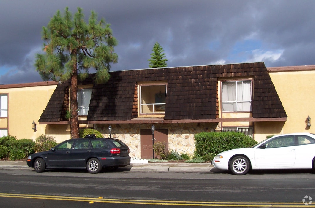 Building Photo - 7594 Park Ridge Blvd