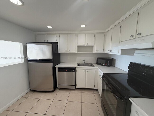 Foto del edificio - 1200 NE Miami Gardens Dr