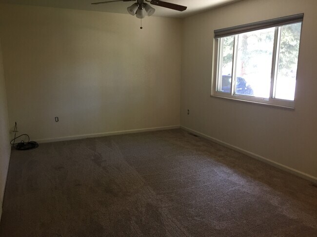 Foto del edificio - 3004 Southmoor Ct