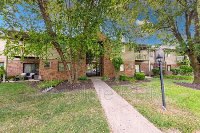 Foto del edificio - 4470 Village Ln
